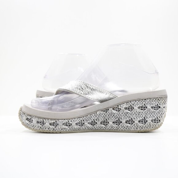 Volatile Silver Leather 2.5" Wedge Heel Thong Sandals - 7 - Picture 5 of 7